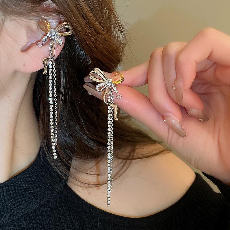 Silver Needle Hot Girl Zircon Star & Moon Tassel Ear Clips: Sweet, Cool, All-Match Non-Pierced Earrings.