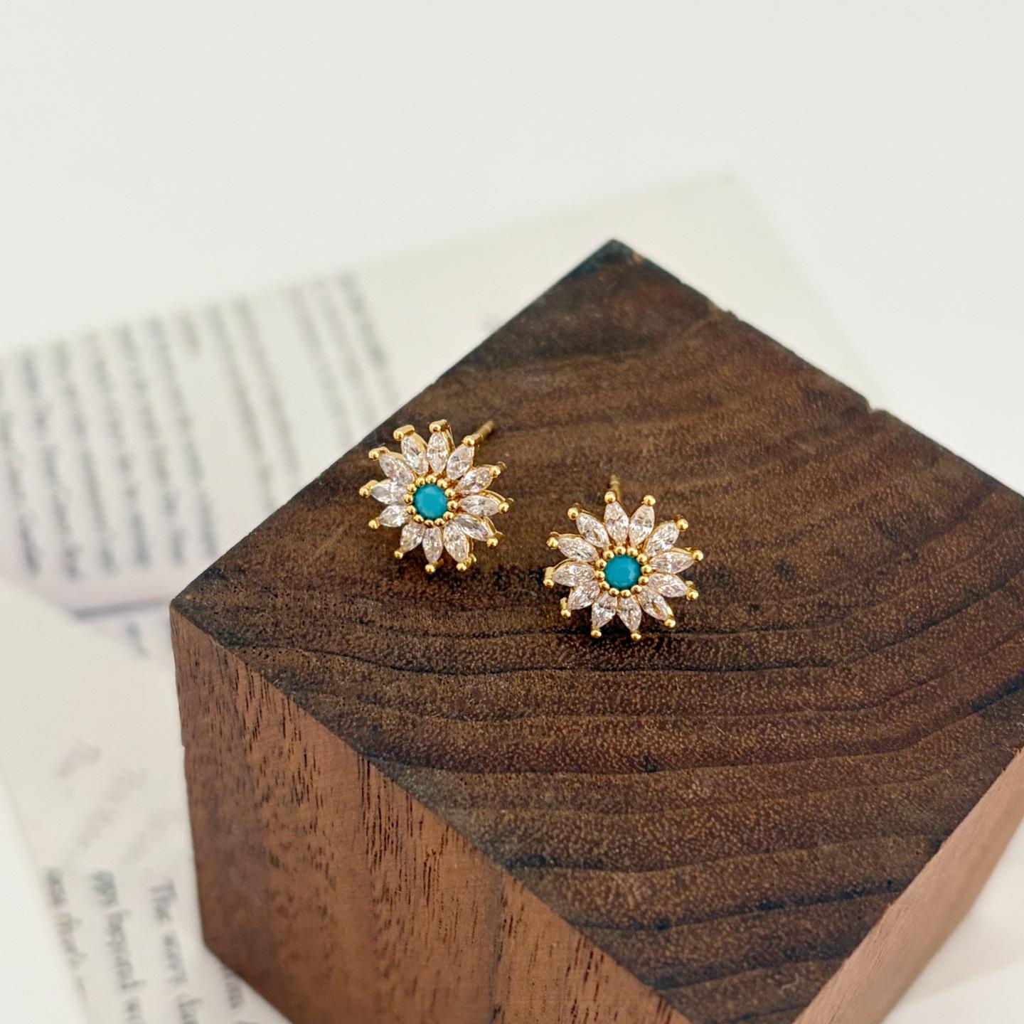 Elegant Retro Daisy Rhinestone Earrings - S925 Sterling Silver Studs золотой