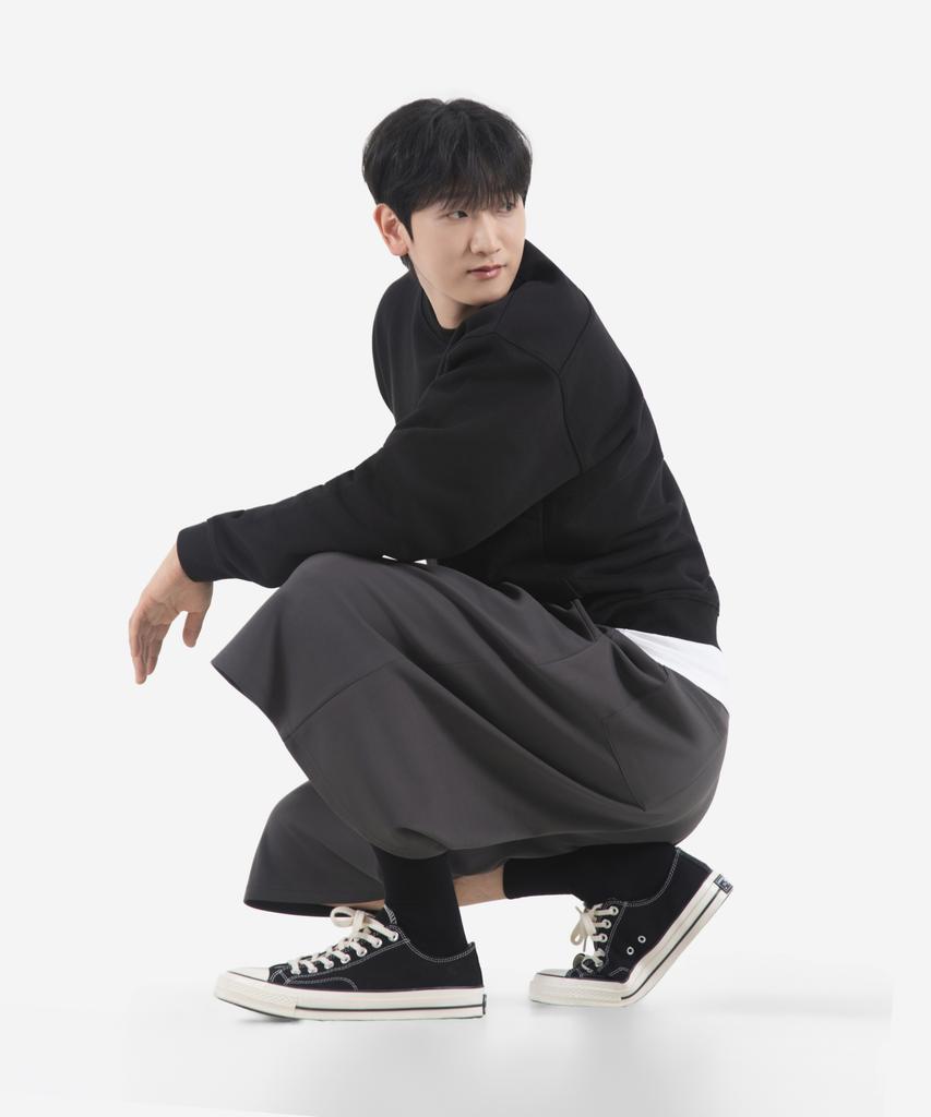 Beokeuldaun Comfort One-Pleat Long Wide Bermuda Sweatpants (Charcoal)