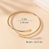 Elegante Bracciale Dorato Minimalista a Bracciale Aperto con Estremità Piatte Sottili, Versatile Accessorio di Moda per l'Uso Quotidiano e le Feste