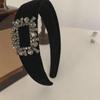 Elegant Velvet Headband with Diamond Embellishment: Chic Autumn/Winter Accessory for Sophisticated Women