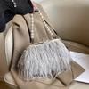 Geantă Satchel Elegantă din Blană Artificială cu Mâner de Perle Geantă de Seară Pufoasă și Moale Portofel de Damă la Modă Geantă de Mână Culoare Solidă cu Închidere Tip Kiss