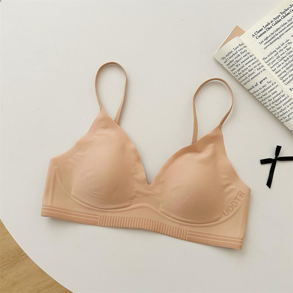 Liquid foundation invisible seamless women's big breasts show anti-sagging soft support thin French bra cover