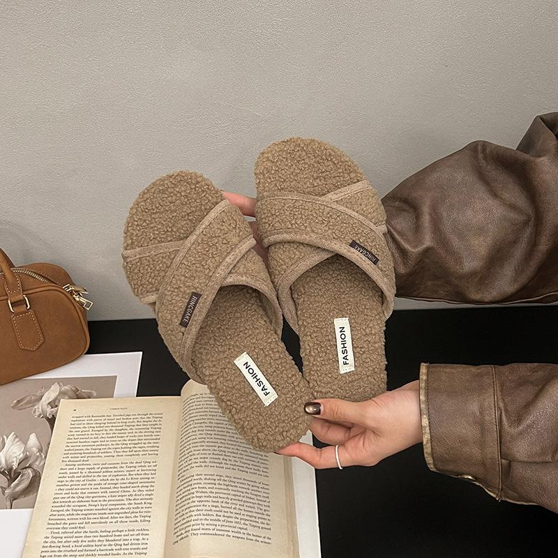 One-word Women Wear 2025 Autumn New Outdoor Thick Bottom Internet Celebrity Warm Lamb Wool Slippers