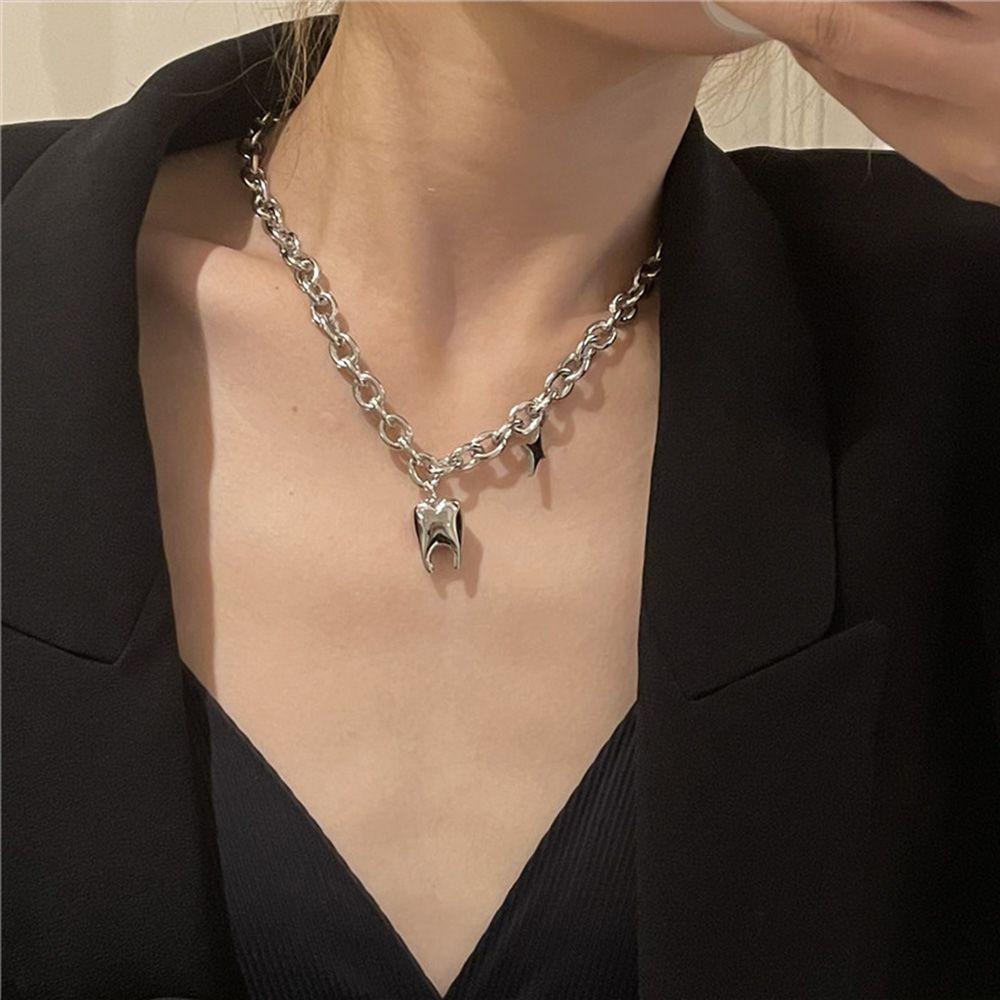 Dana Carrie Woman jewelry S925 sterling silver necklace clavicle chain geometric triangle pendant personality simple accessories Dana Carrie Woman jewelry S925 sterling silver necklace clavicle chain geometric triangle pendant personality simple accessories