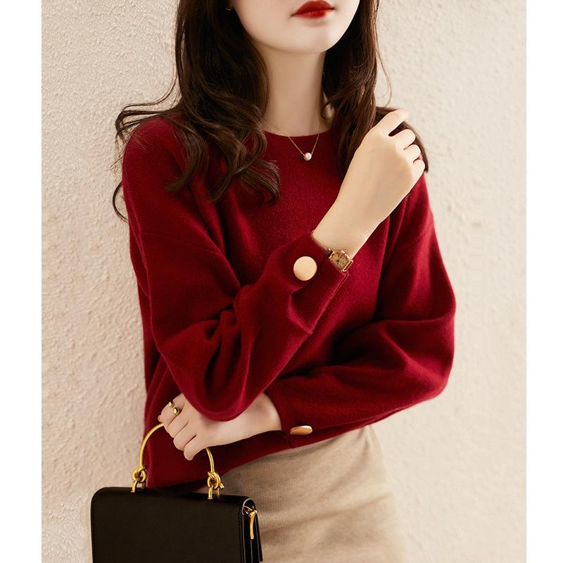 Petite Age-Reducing Red Wool Pullover - Stylish Autumn/Winter Low Round Neck Sweater