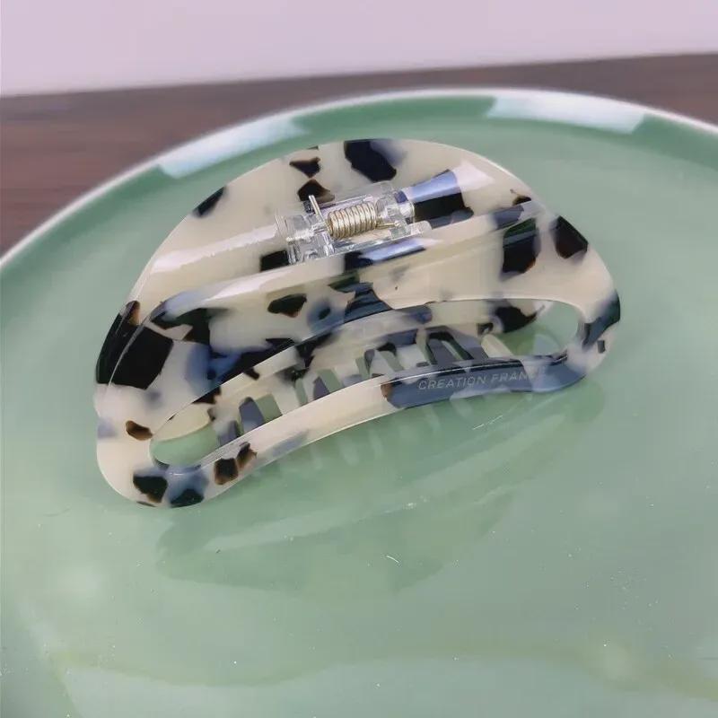 Grande Pinza per Capelli a Mezzaluna Nera con Stampa Leopardo ed Etichetta Coreana Oro