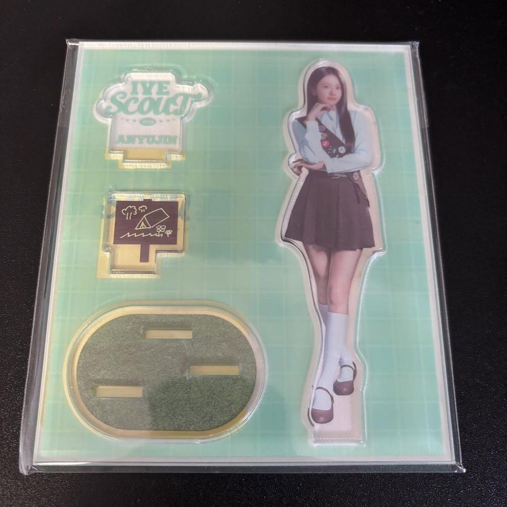 [USED] IVE Yujin SCOUT Seoul Con Acrylic Stand with Trading Card