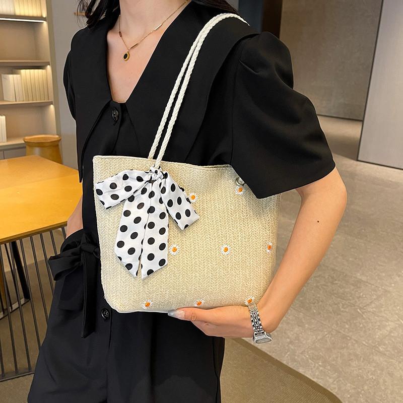 Stylish Woven Tote Bag For Women With Floral Design Ideal For Summer Beach Outings