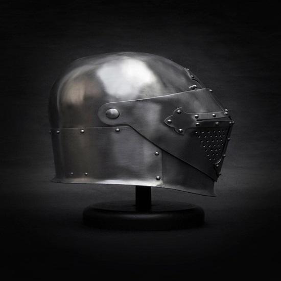 14th Century Sugarloaf Helmet: Crusader Knight Visor   Combat Ready