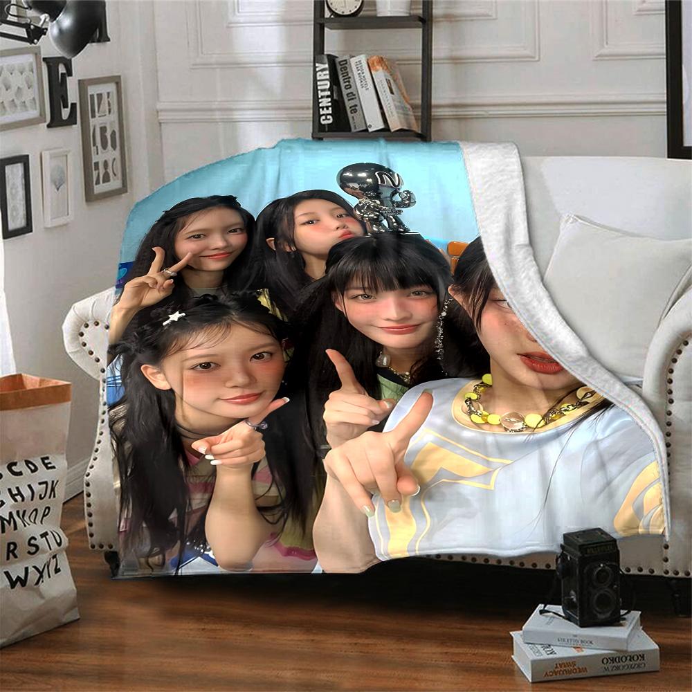 Girl Group Silver Trophy Flannel Blanket Super Soft Warm Cozy Blanket for Sofa Bed Office Travel All‑Season Home Decor Gift