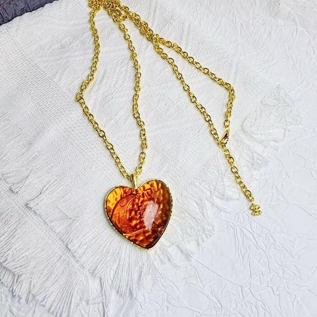 2025 Autumn & Winter High-End Versatile Heart Necklace for Long Sweaters