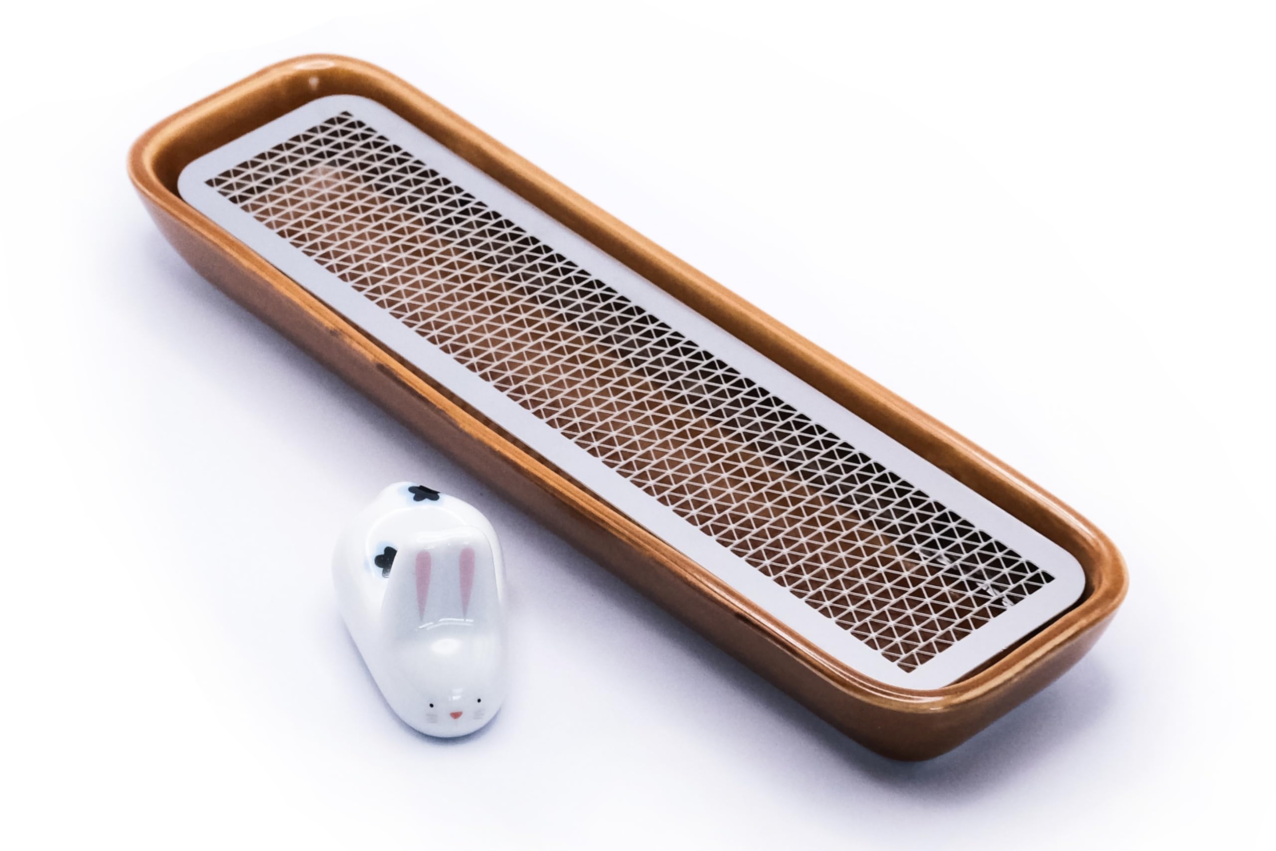 

Stylish incense holder set with a horizontal incense burner and incense holder. Perfect for soothing incense and Buddhist altar accessories. Includes