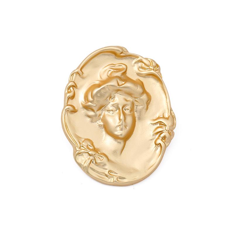 Baroque-Style Metal Brooch: Vintage European & American Design for High-End Fashion