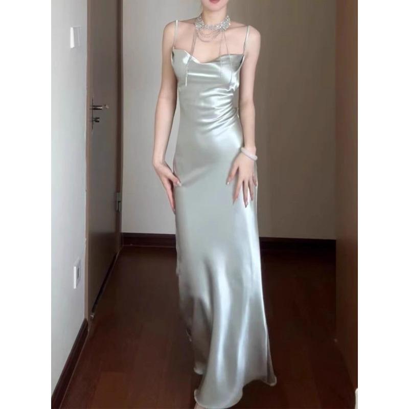 Dámské saténové maxi šaty na tenká ramínka s véčkovým výstřihem, přiléhavé večerní šaty
