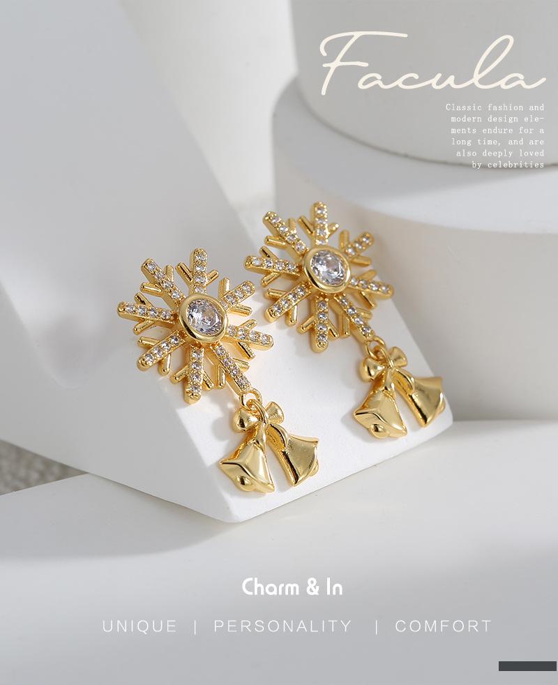 Boucles d'oreilles puces flocon de neige en zircon plaqué or - Bijoux de Noël élégants pour femmes