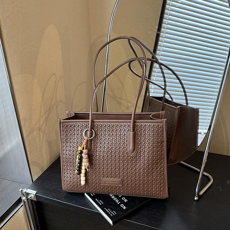 Retro Woven Bag Women's Large Capacity 2025 New Autumn and Winter Casual Shoulder Underarm Bag Popular Commuter Tote Bag