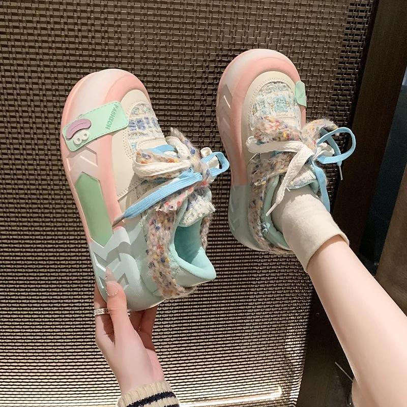 Modne 5CM Kawaii Letnie Casualowe Oddychające Sneakersy na Wiosnę Damskie Podwyższona Gruba Podeszwa Buty Skateboardowe Trend Mody Buty Chlebowe