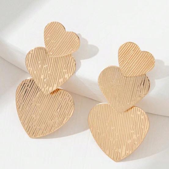 

A pair of personalized temperament multi-level design pattern love earrings, niche design золотий жовтий колір