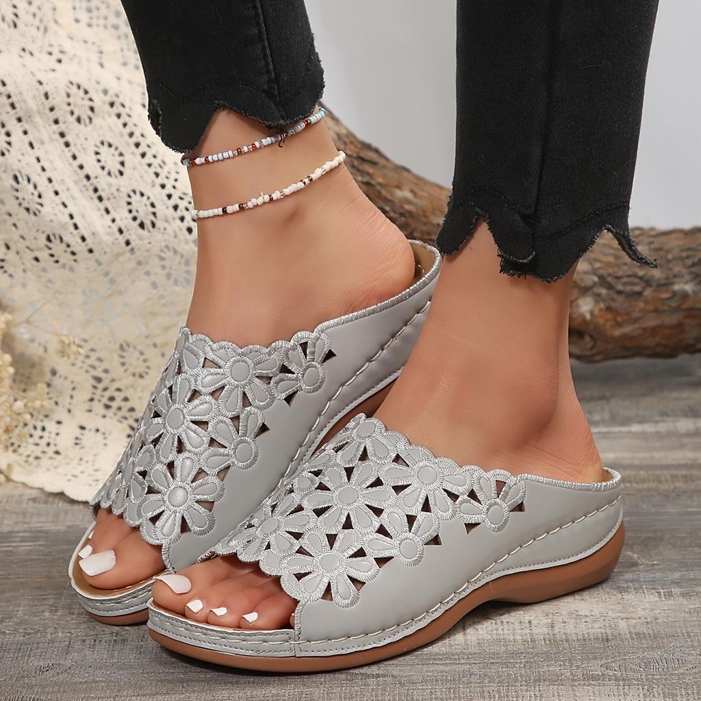 Dámské květinové vyřezávané nazouváky, jednobarevné boty na klínku s měkkou podrážkou a otevřenou špičkou, ležérní letní nazouvací sandály