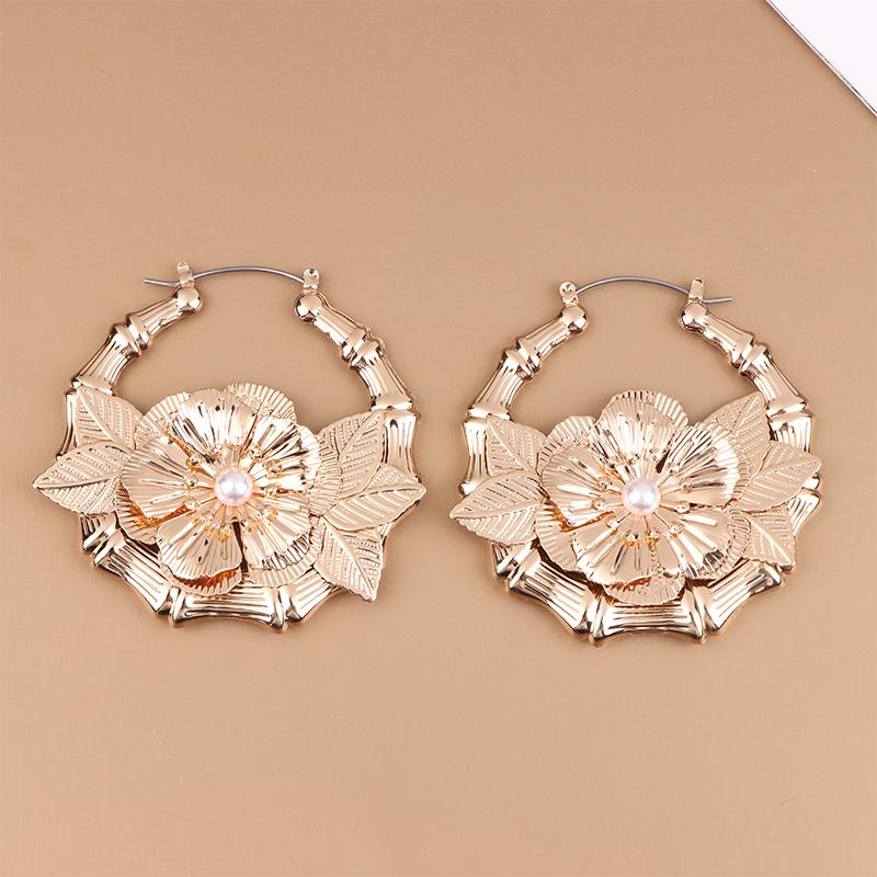 

1Pair Large Metal Ear Hoop Earrings Exaggerate Flower Imitation Pearl Fashion Jewelry For Women Holiday Accessories Gifts золотой