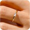 Goldene Geburtssteinringe für Damen Zierlich 14K Gold Plated Baguette CZ Grüner Edelsteinring Personalisierter Schmuck Geschenk zum Geburtstag