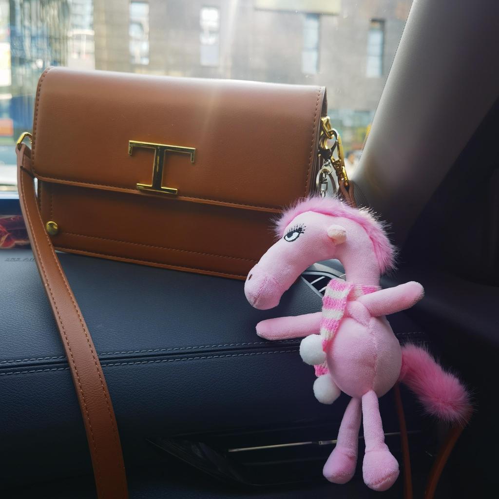 Cartoon Pferde Schlüsselanhänger Exquisite Fantasy-Stil Handwerkskunst Pony Plüschpuppe mit Schal Rosa Simulationspferd Spielzeug Weihnachtsgeschenk