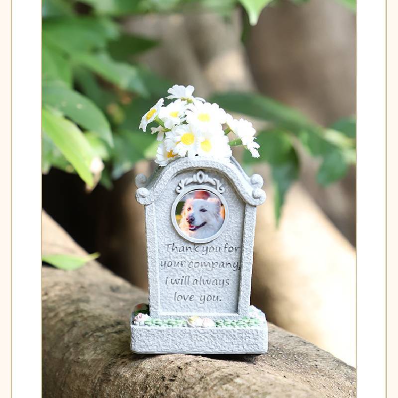 Resin Pet Memorial Stone For Dog Remembrance And Garden Decor