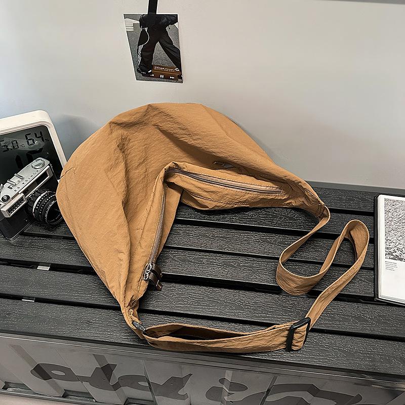 Canvas bag women's lazy wind messenger bag large capacity men's sports shoulder large bag oversized dumpling cloud armpit bag