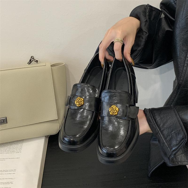 2025 new medieval thick heel camellia loafers small single shoes women's one-pedal round head small leather shoes