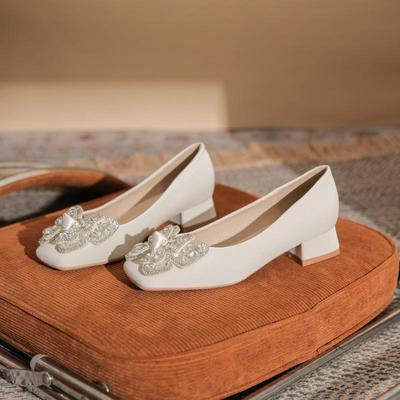 Salto Alto Feminino de Bico Quadrado com Laço de Strass - Estilo Fada, Salto Grosso, Confortável, Sapatos que Combinam com Tudo