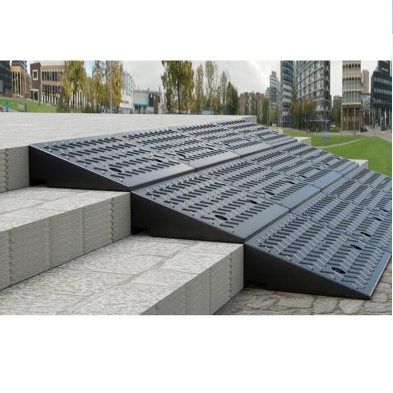 Heavy-Duty Rubber Curb Ramp