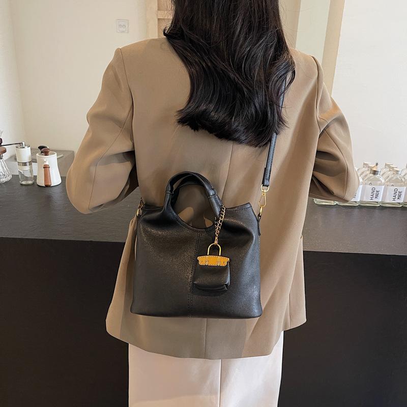 High-texture Light Luxury Portable Tote Bag Women's 2025 New Large-capacity Fashionable Retro Shoulder Crossbody Mother and Child Bag