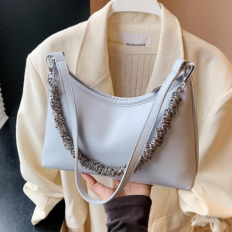 2025 new bag light luxury women simple versatile commuting large capacity niche design messenger bag