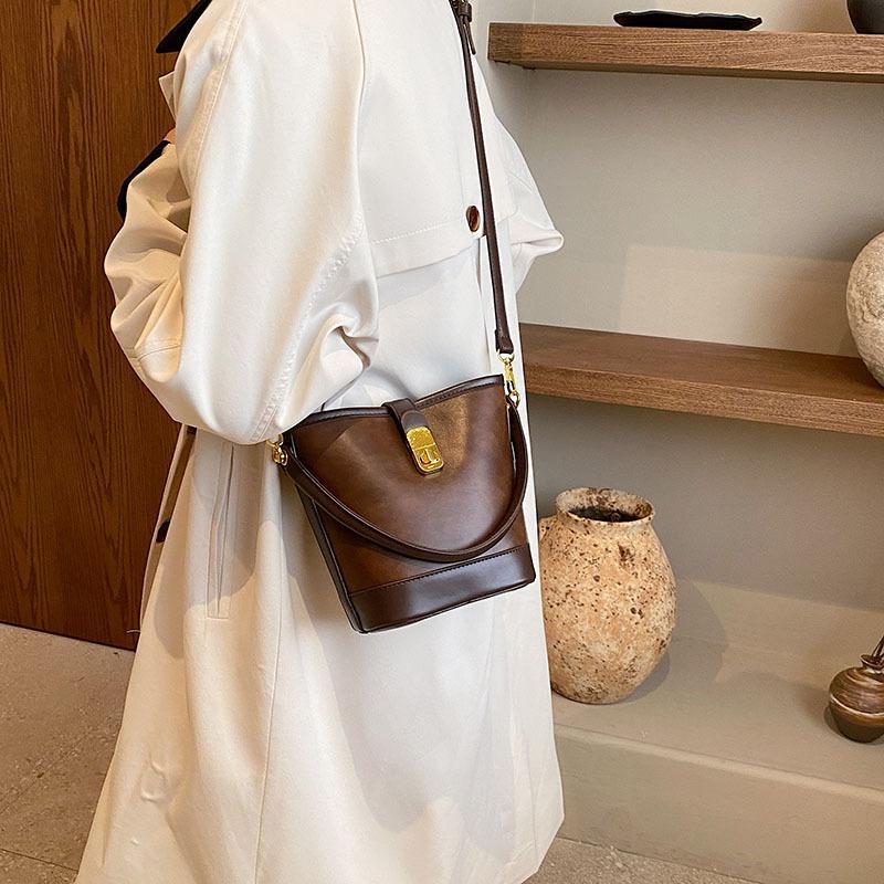 High-end Fashion Handbag Bag Women's New Autumn and Winter Retro Simple Bucket Bag Niche Diagonal Span Shoulder Bag