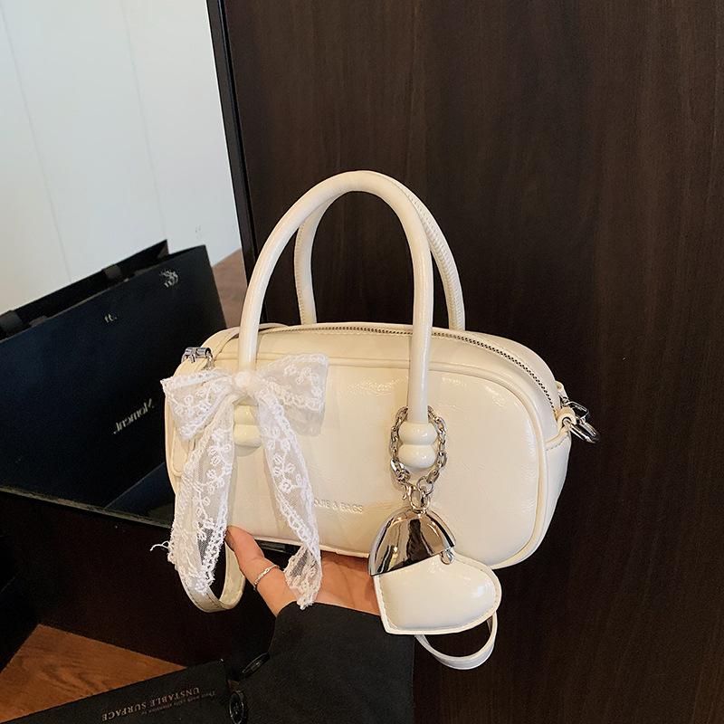 Large capacity bag women's spring and summer retro 2025 new casual messenger bag versatile portable work commuter pillow bag