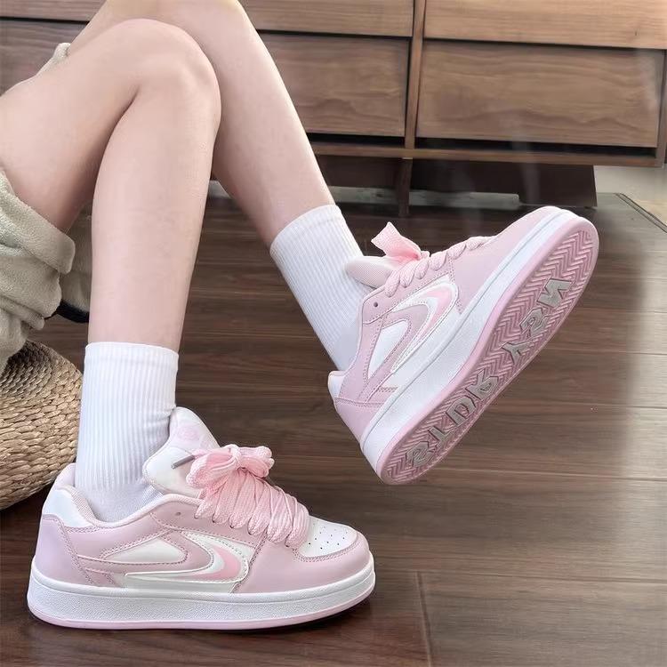 2025 New Spring Dopamine Versatile Platform Bread Shoes Ins Super Fire High Value Street Shot Student Board Shoes Women