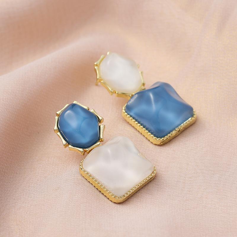 

Blue French Contrast Water Ripple Retro Geometric Square Unique Light Luxury Design Earrings королівський синій колір