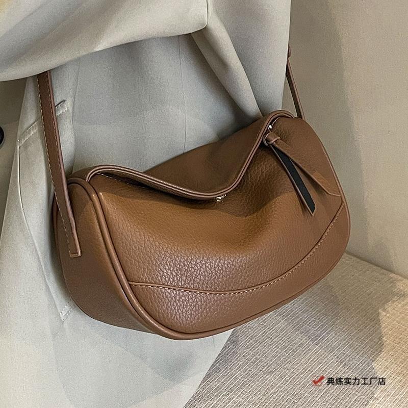 This Year's Popular Casual Fashion Dumpling Bag Women's Bag New Niche Versatile Retro Texture Shoulder Messenger Bag