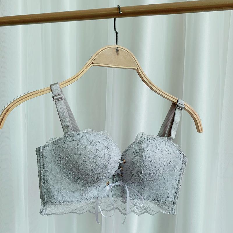 Reggiseno Push Up in Pizzo Nero con Dettaglio Allacciatura Frontale e Spalline Regolabili