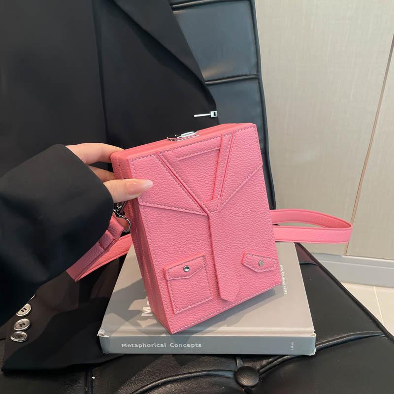 

Personalized and creative clothes small bags summer 2025 new fashion niche box bags women s versatile messenger bags tide чорний