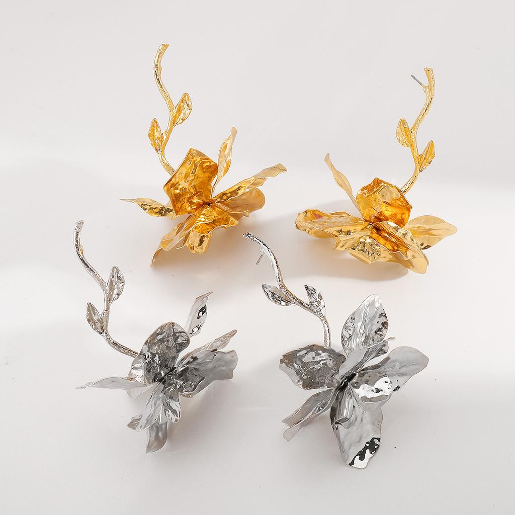 Women New Vintage Earrings Creative Metal Floral Earrings Leaf Design High Grade Elegant Fashion Ear Jewelry Accessories