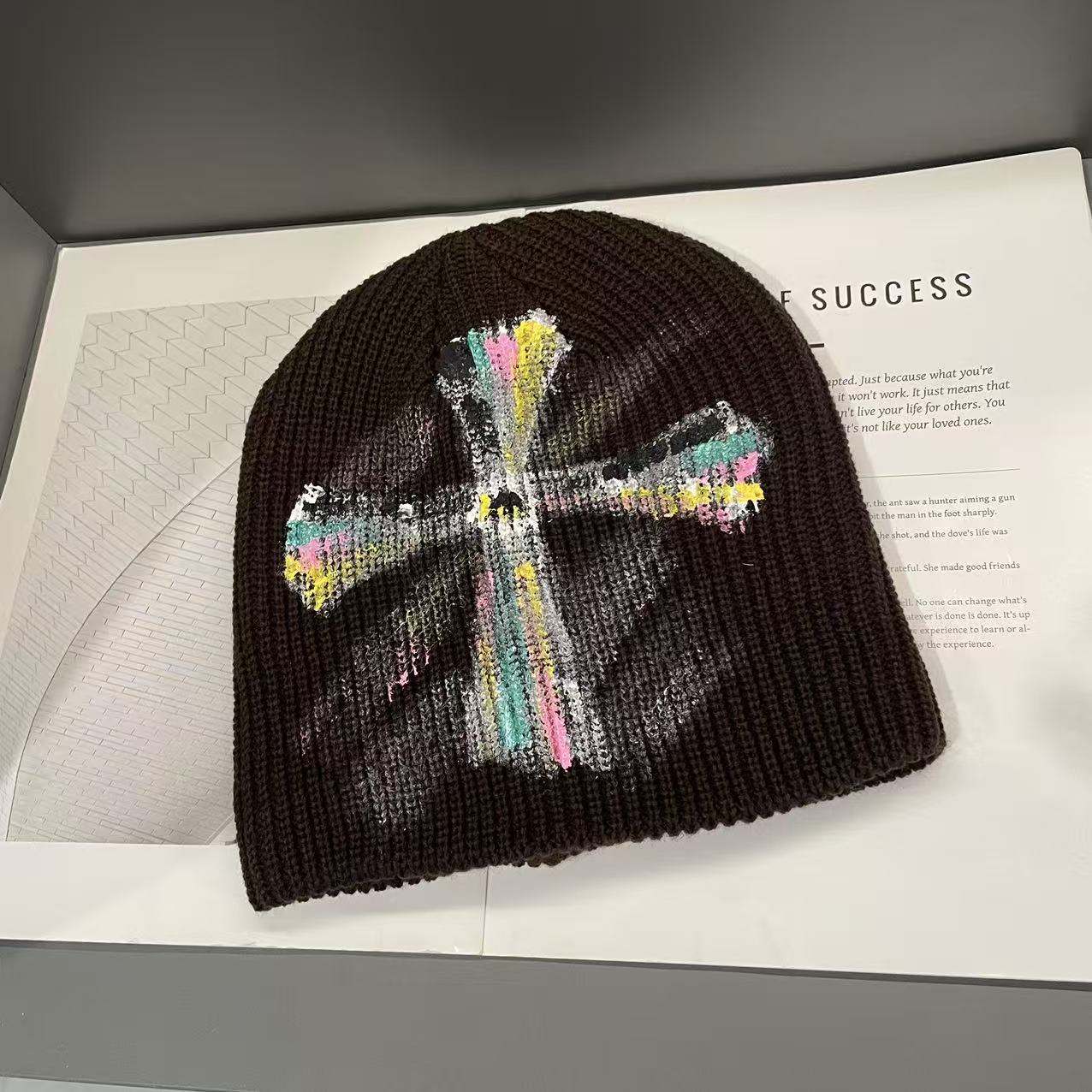 

Дондэмун Осень и Зима Новая Американская Ретро Шапка Крупной Вязки Женская Шапка из Шерсти, Подчеркивающая Маленькое Лицо M（56-58cm）