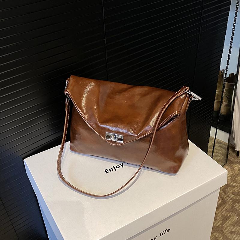 IELGY High-End Retro Bag Women's Winter Shoulder Armpit Bag Casual All-Match Commuter Messenger Bag