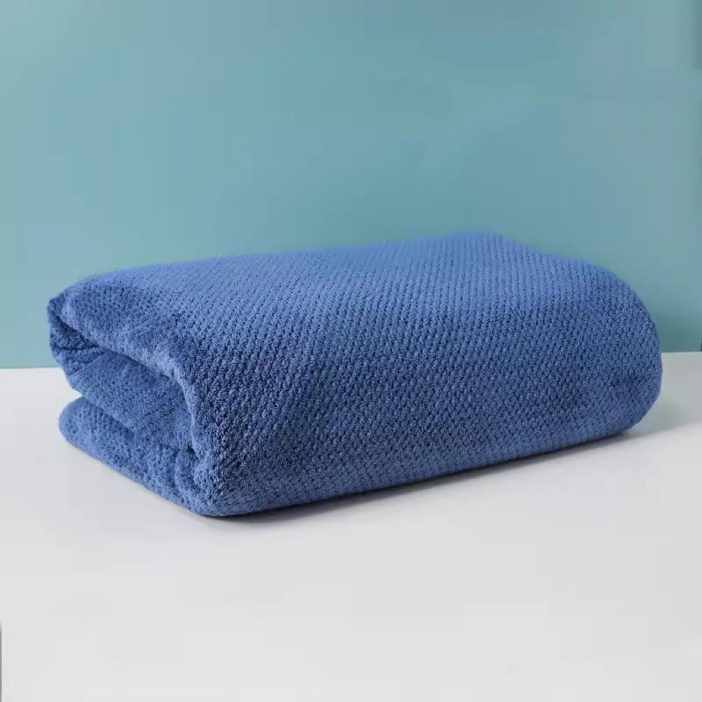 1pc Solid Color Coral Fleece Bath Towel Pineapple Grid Pattern Large Bath Towel Beach Towel Household Absorbent Bath Towel for Adult