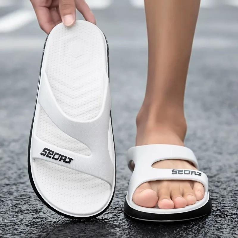 Fashion Slippers for men all seasons indoor home bathing sandals nonslip outdoor summer beach slippers wearesistant soft bottom slippers
