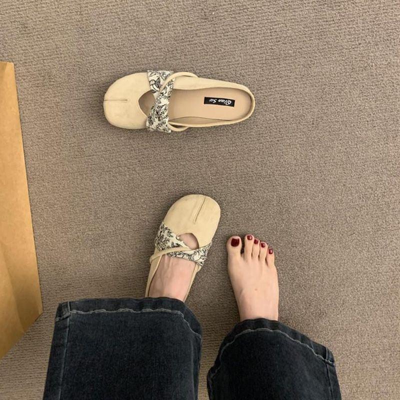 Large size women's shoes 41 to 43 wide fat feet summer 2025 new sandals women's Mary Jane shoes flat bottom bag head half drag