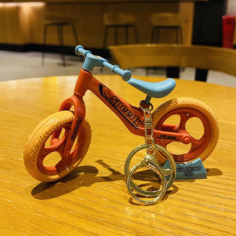 

Creative And Fun Bicycle Keychain Perfect For Backpacks And Gifts Couple Red