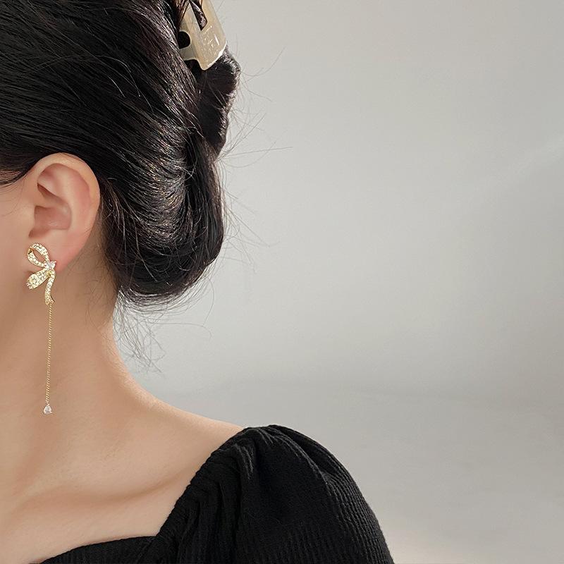 Brincos de Borla Pérola Sense Premium Agulha de Prata Celebridade Elegante Moda Brincos de Temperamento Brincos Longos de Diamante Flash de Luxo Leve Mulheres