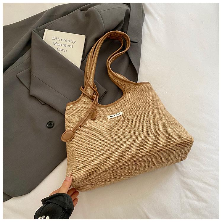 

2025 new shoulder bag women s fashion versatile vacation style niche design fashion casual retro bucket bag коричневый